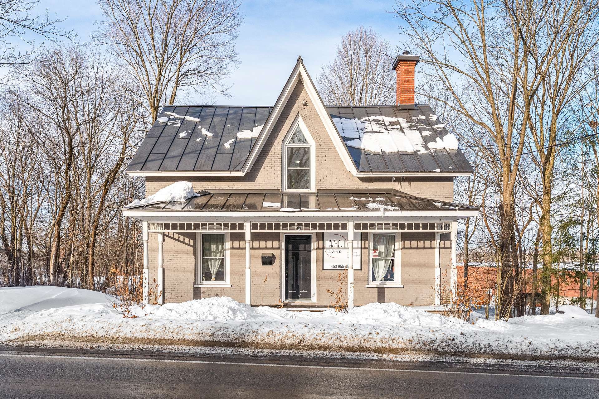 









964

 - 966


Rue du Sud

,
Cowansville,




QC
J2K2Y3

