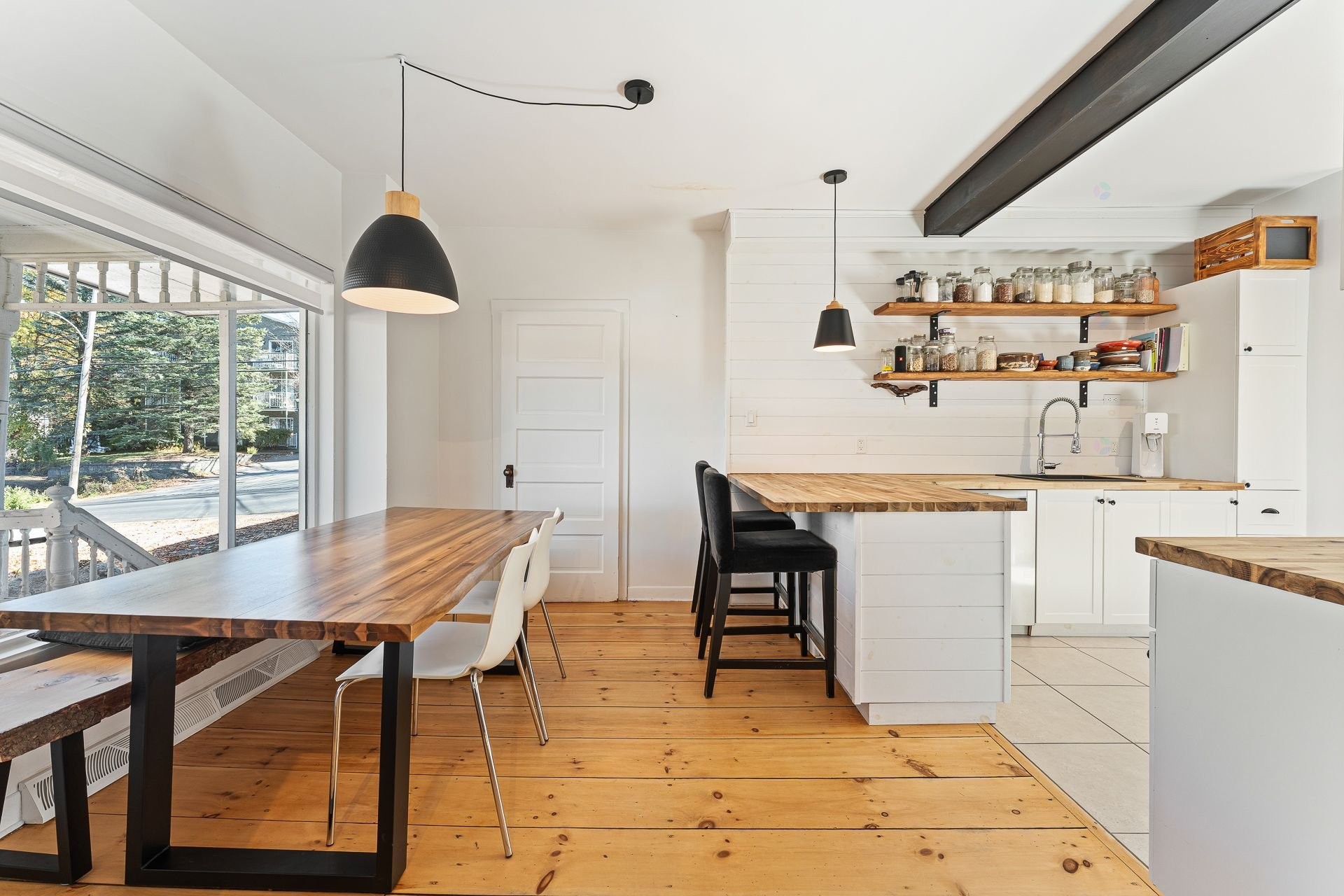 









964

 - 966


Rue du Sud

,
Cowansville,




QC
J2K2Y3

