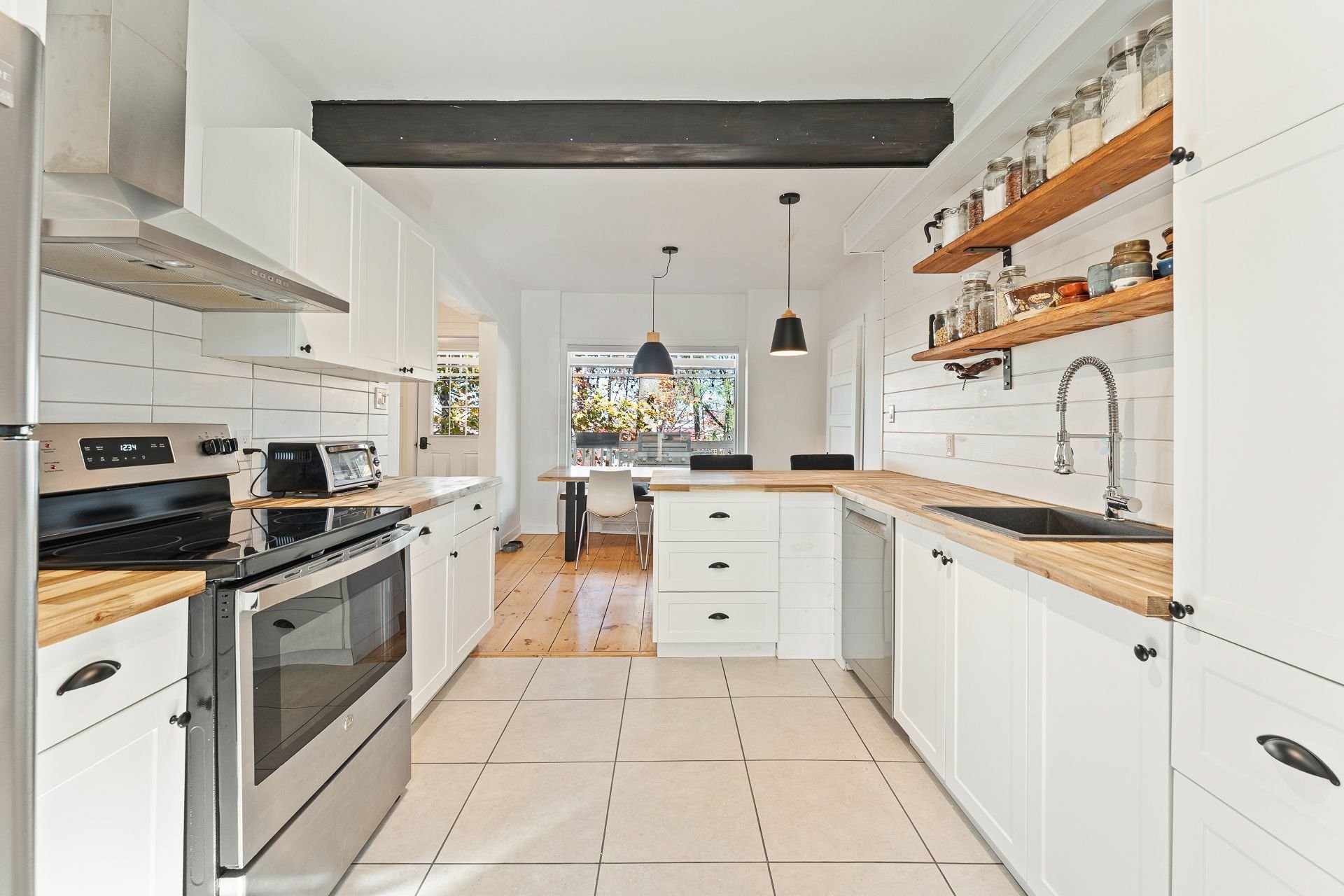 









964

 - 966


Rue du Sud

,
Cowansville,




QC
J2K2Y3

