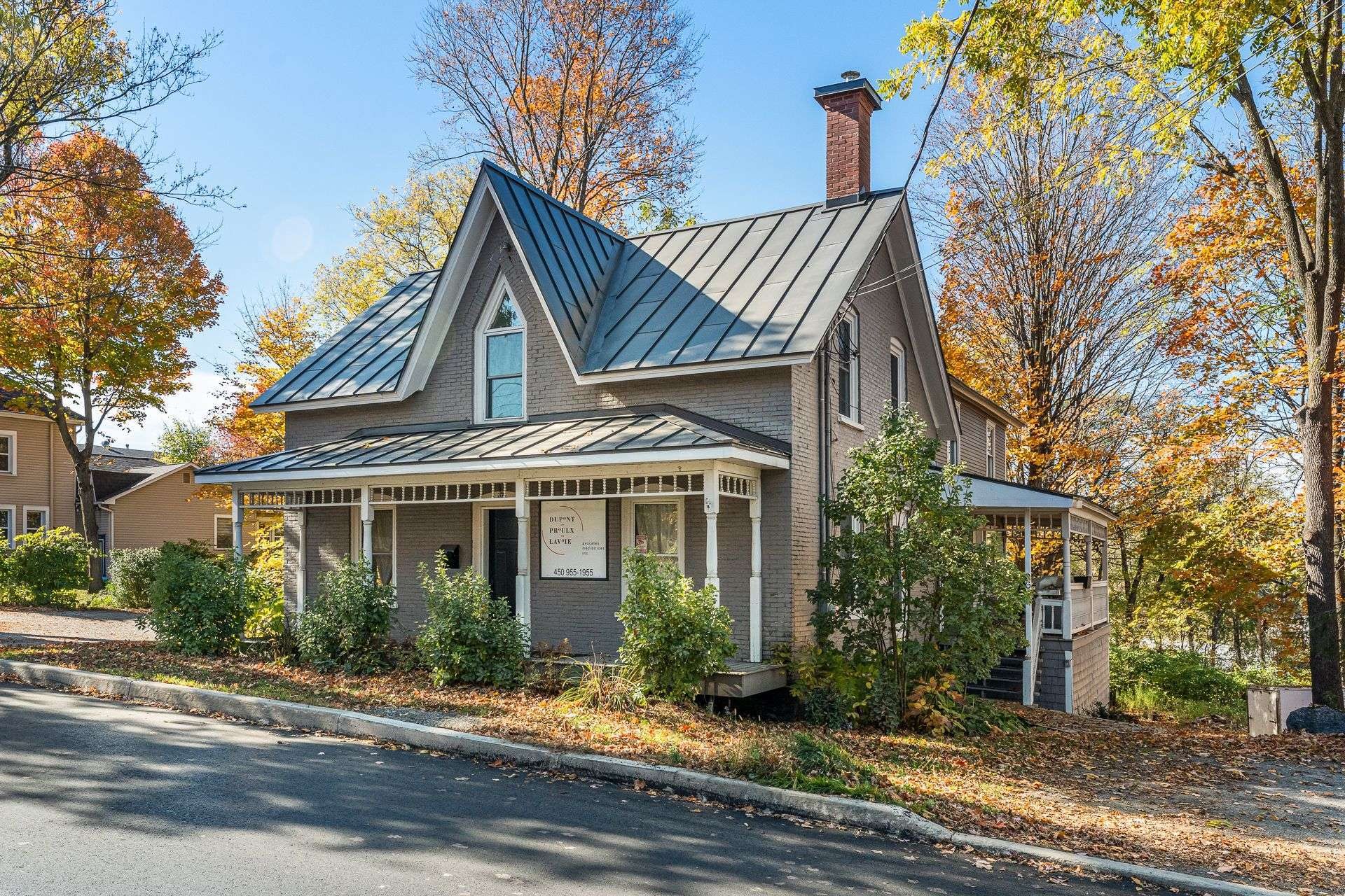 









964

 - 966


Rue du Sud

,
Cowansville,




QC
J2K2Y3

