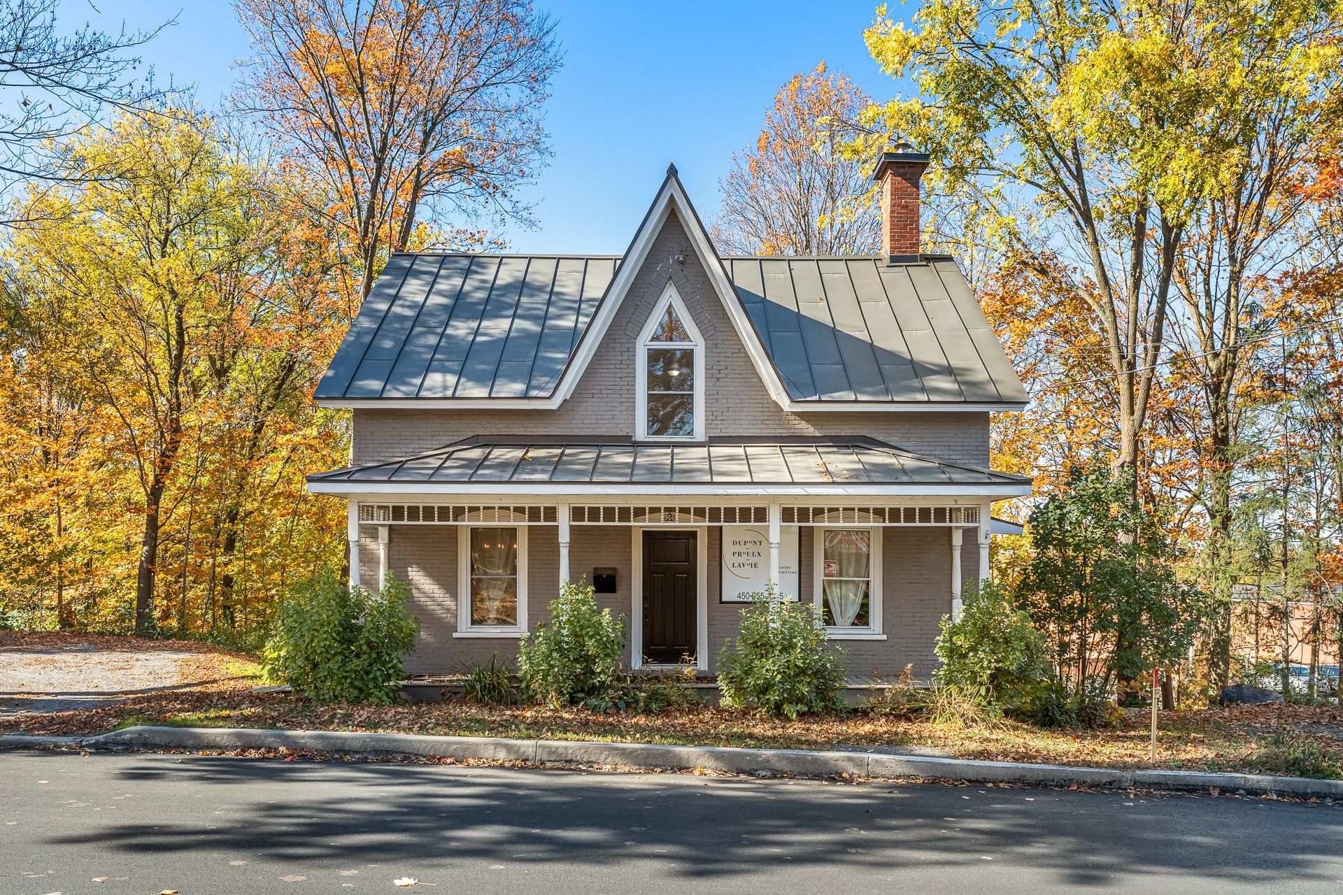 









964

 - 966


Rue du Sud

,
Cowansville,




QC
J2K2Y3

