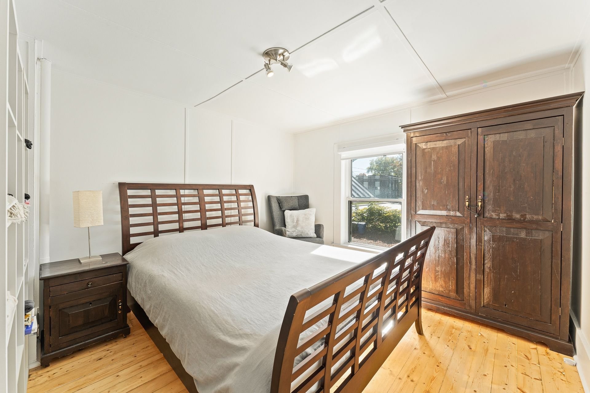 









964

 - 966


Rue du Sud

,
Cowansville,




QC
J2K2Y3

