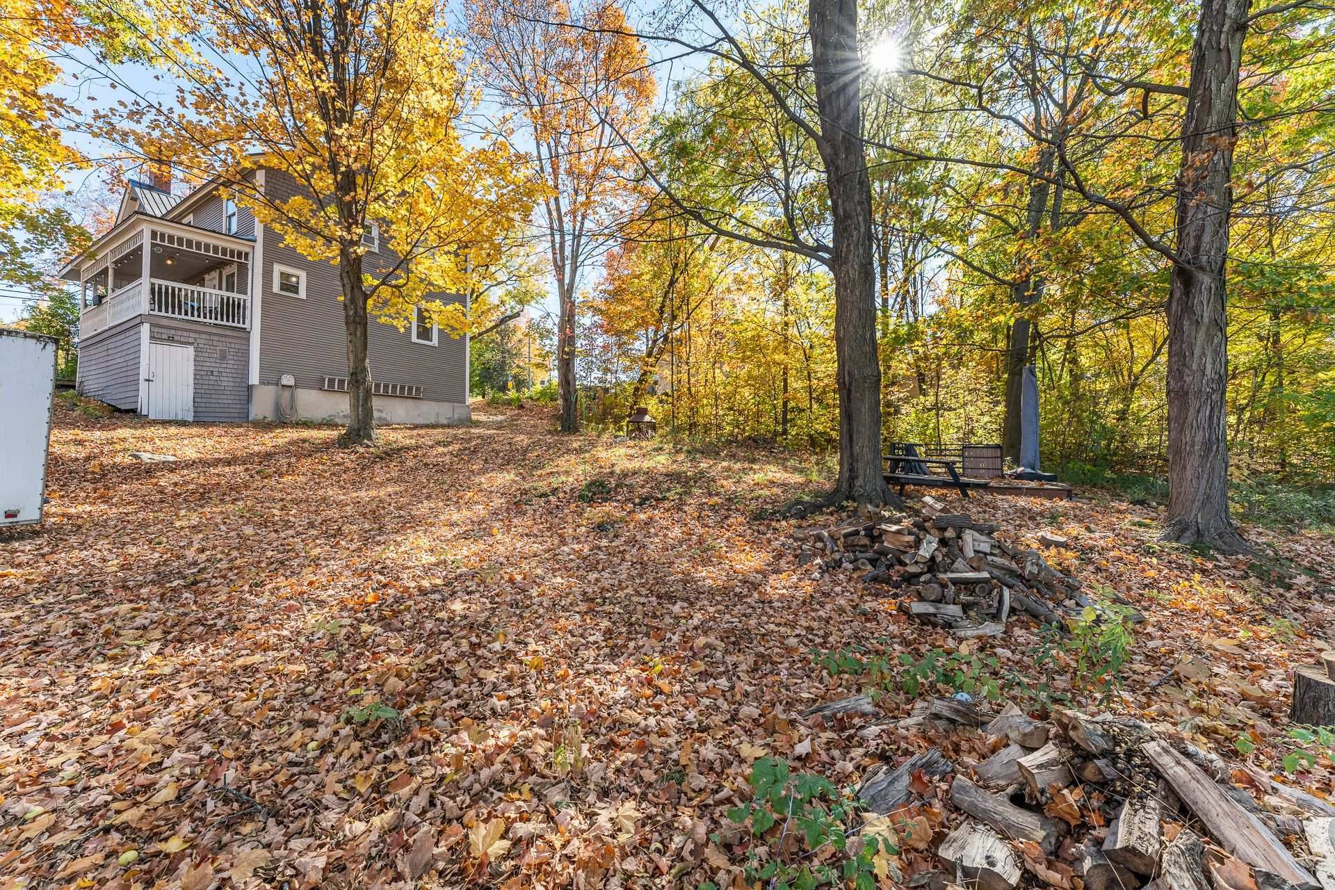 









964

 - 966


Rue du Sud

,
Cowansville,




QC
J2K2Y3

