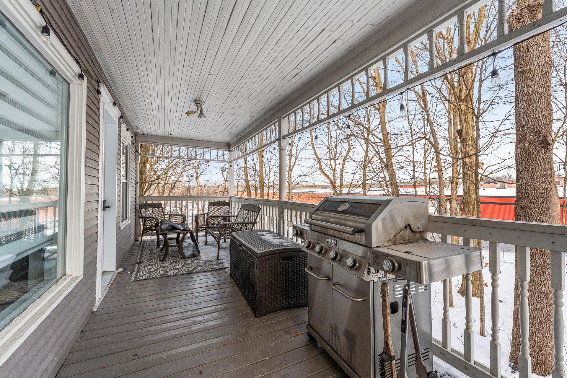 









964

 - 966


Rue du Sud

,
Cowansville,




QC
J2K2Y3

