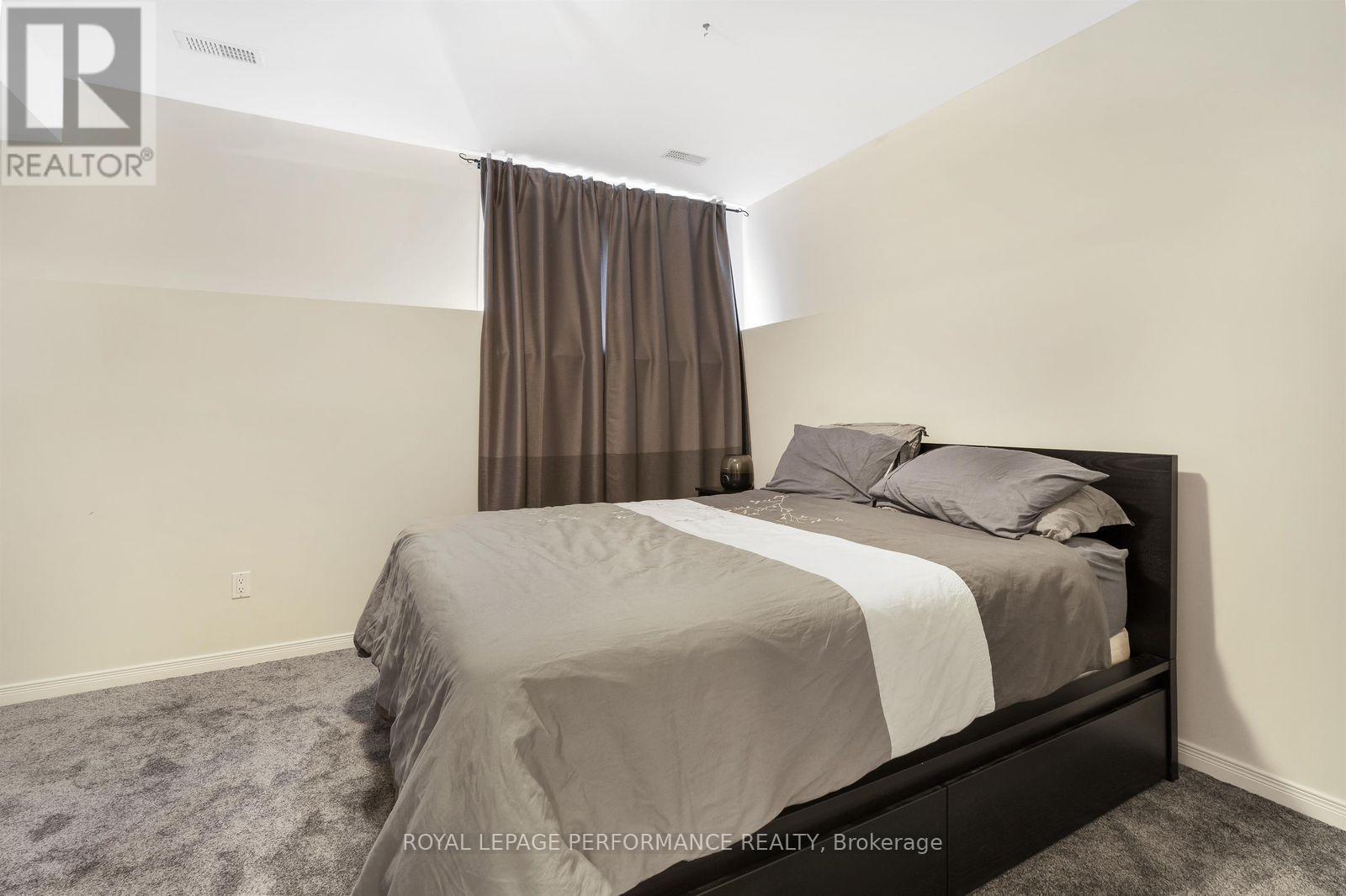 












961 CUMMINGS AVENUE

,
Ottawa,




Ontario
K1J7R9

