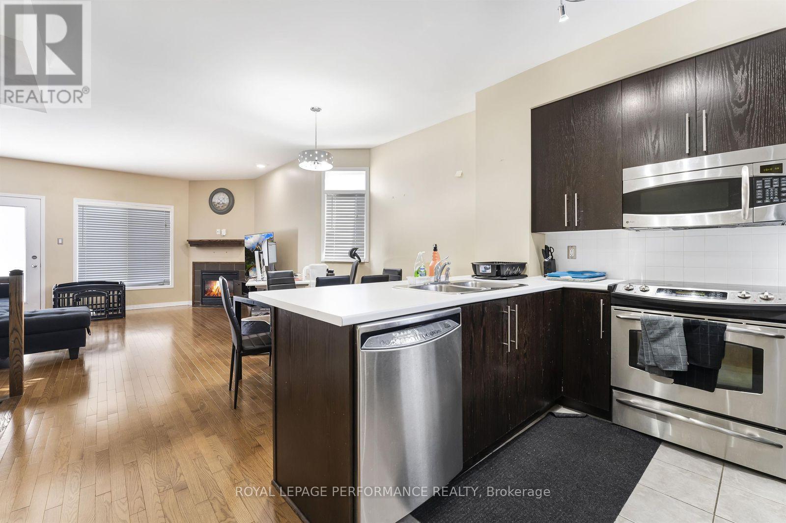 












961 CUMMINGS AVENUE

,
Ottawa,




Ontario
K1J7R9

