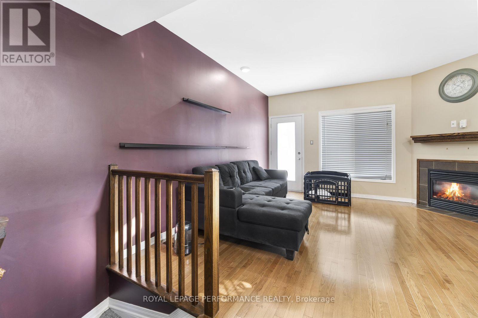 












961 CUMMINGS AVENUE

,
Ottawa,




Ontario
K1J7R9

