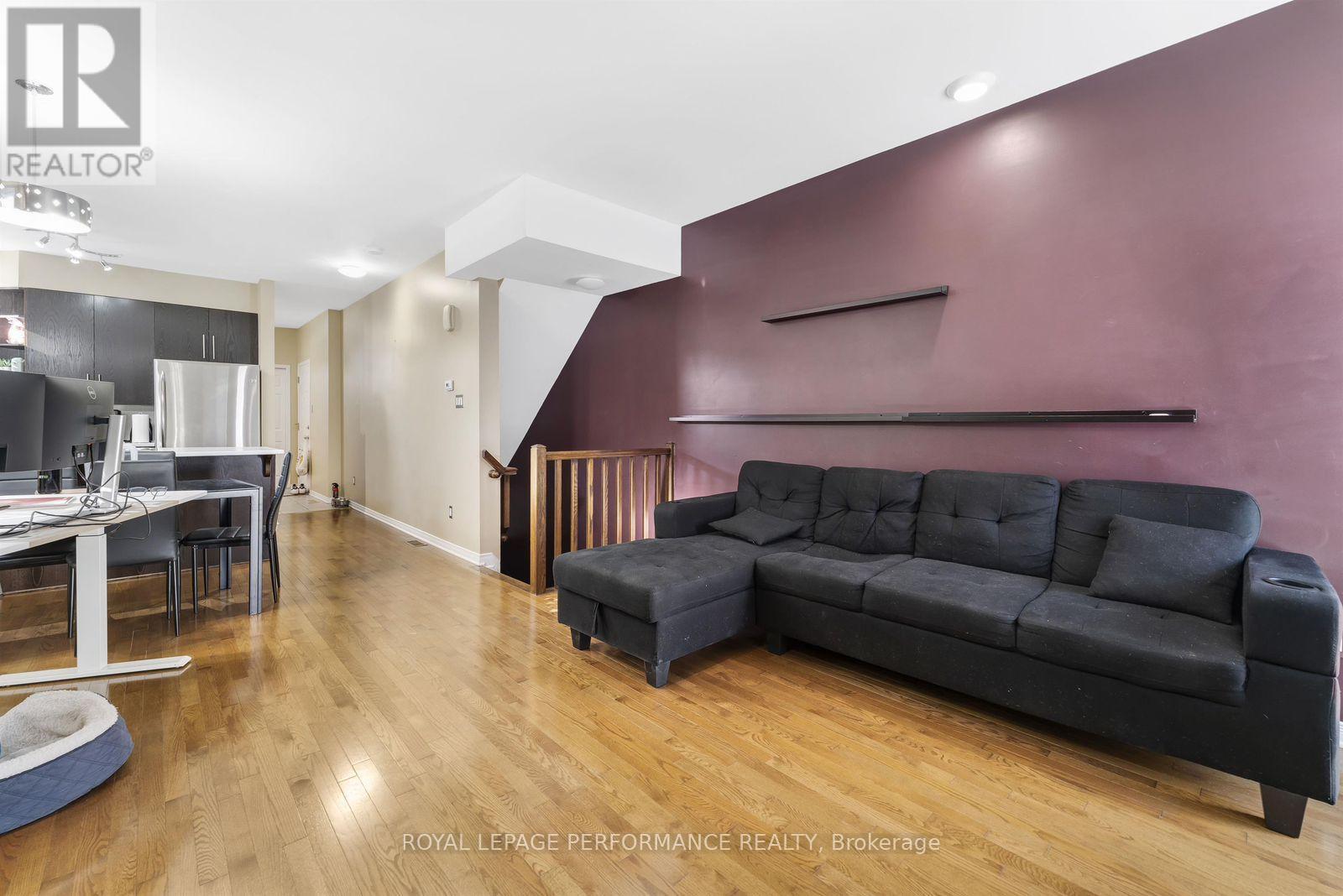 












961 CUMMINGS AVENUE

,
Ottawa,




Ontario
K1J7R9

