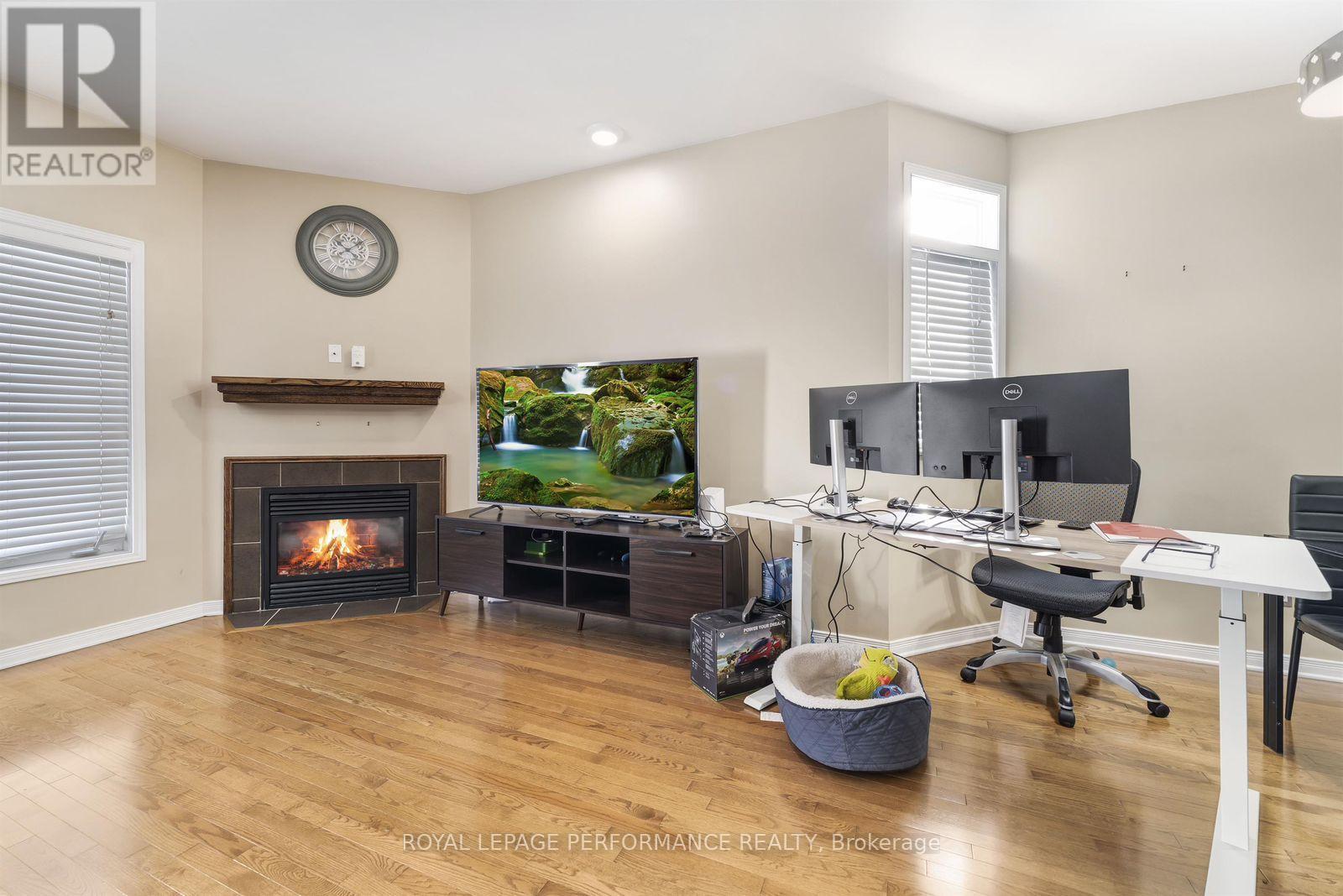 












961 CUMMINGS AVENUE

,
Ottawa,




Ontario
K1J7R9

