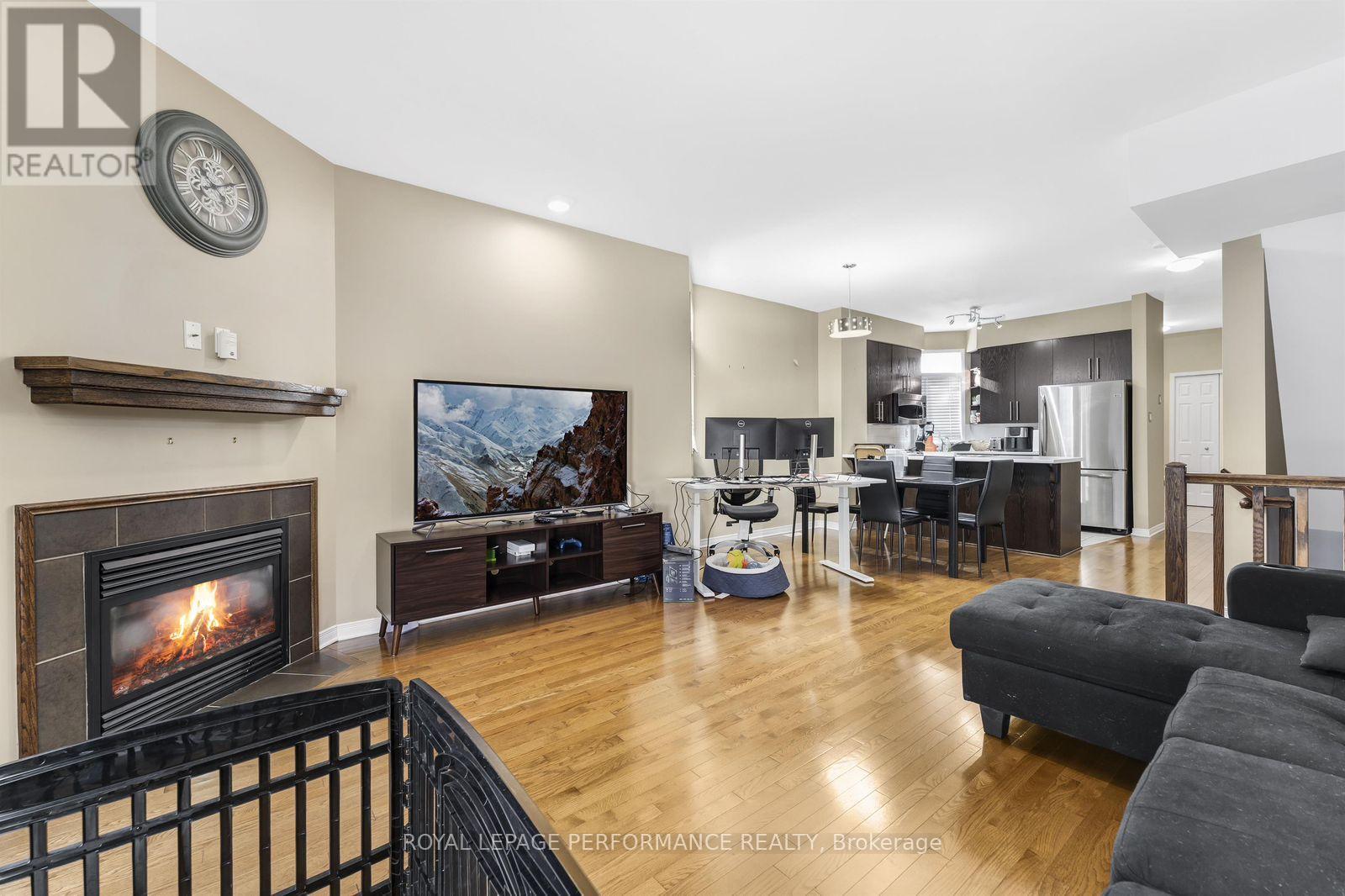 












961 CUMMINGS AVENUE

,
Ottawa,




Ontario
K1J7R9

