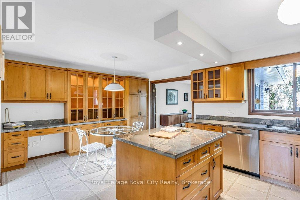 












40 KEATS CRESCENT

,
Guelph (Kortright West),




Ontario
N1G3B2

