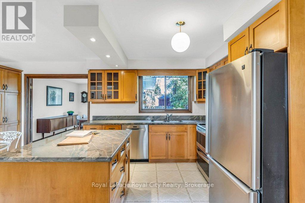 












40 KEATS CRESCENT

,
Guelph (Kortright West),




Ontario
N1G3B2

