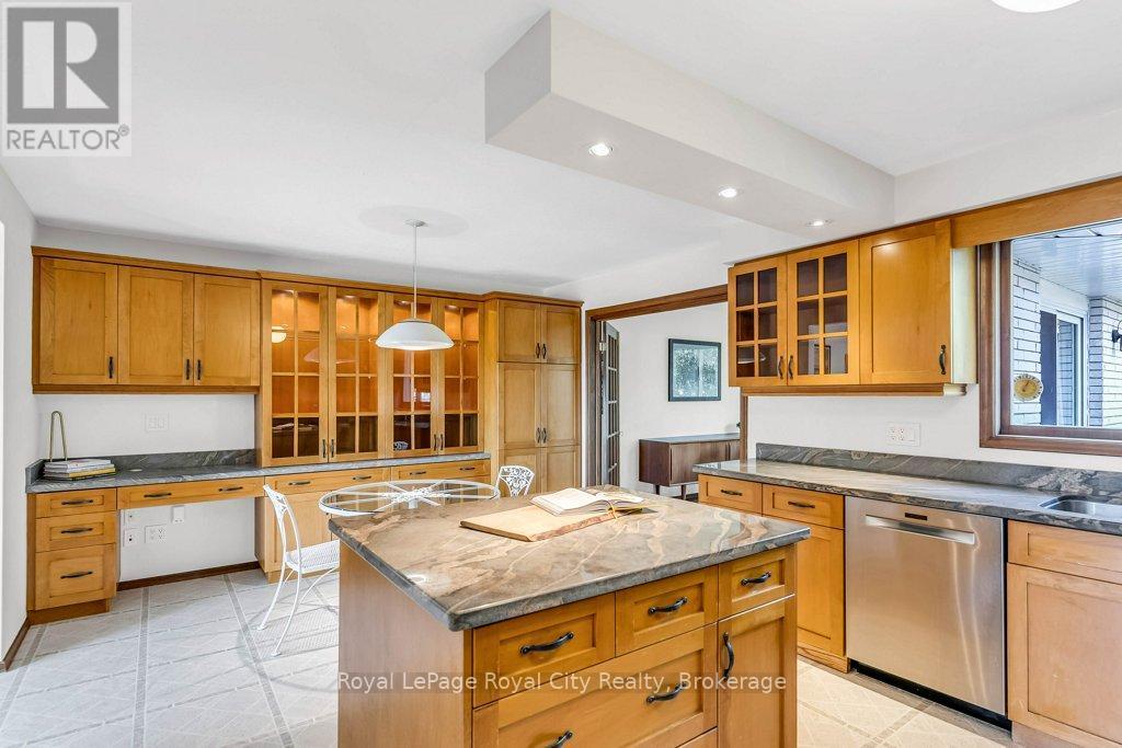 












40 KEATS CRESCENT

,
Guelph (Kortright West),




Ontario
N1G3B2

