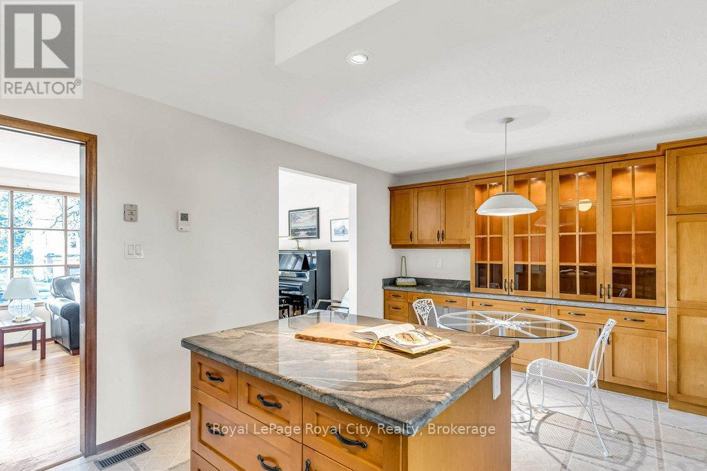 












40 KEATS CRESCENT

,
Guelph (Kortright West),




Ontario
N1G3B2

