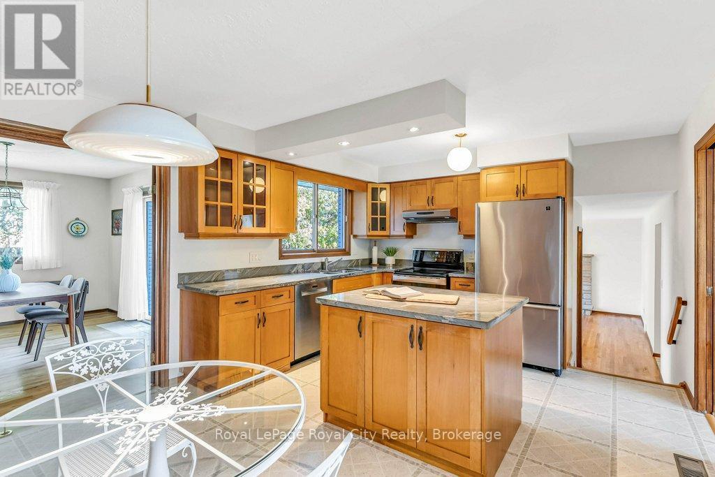 












40 KEATS CRESCENT

,
Guelph (Kortright West),




Ontario
N1G3B2

