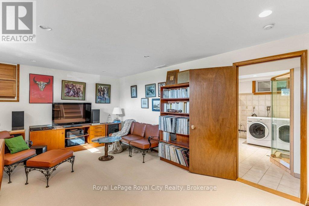 












40 KEATS CRESCENT

,
Guelph (Kortright West),




Ontario
N1G3B2

