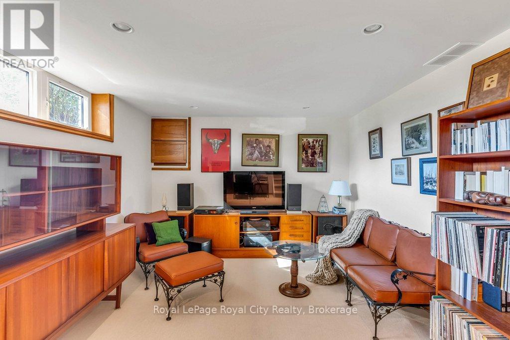 












40 KEATS CRESCENT

,
Guelph (Kortright West),




Ontario
N1G3B2

