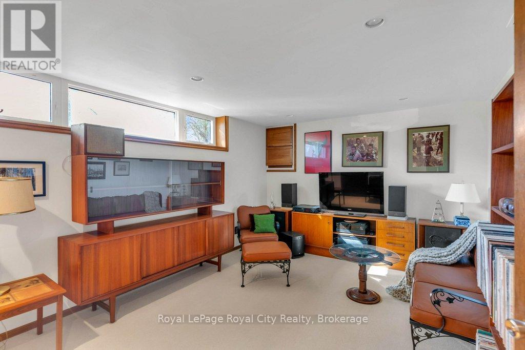 












40 KEATS CRESCENT

,
Guelph (Kortright West),




Ontario
N1G3B2

