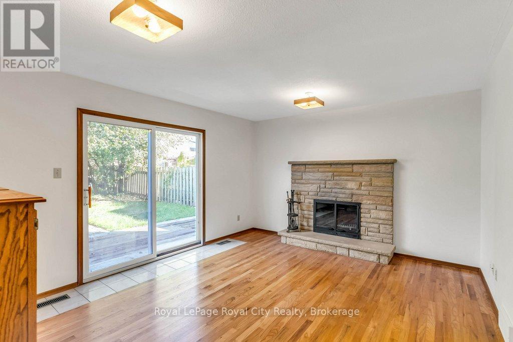 












40 KEATS CRESCENT

,
Guelph (Kortright West),




Ontario
N1G3B2

