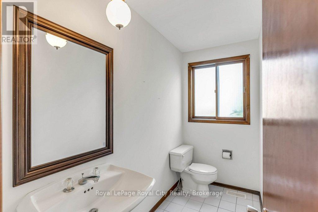 












40 KEATS CRESCENT

,
Guelph (Kortright West),




Ontario
N1G3B2

