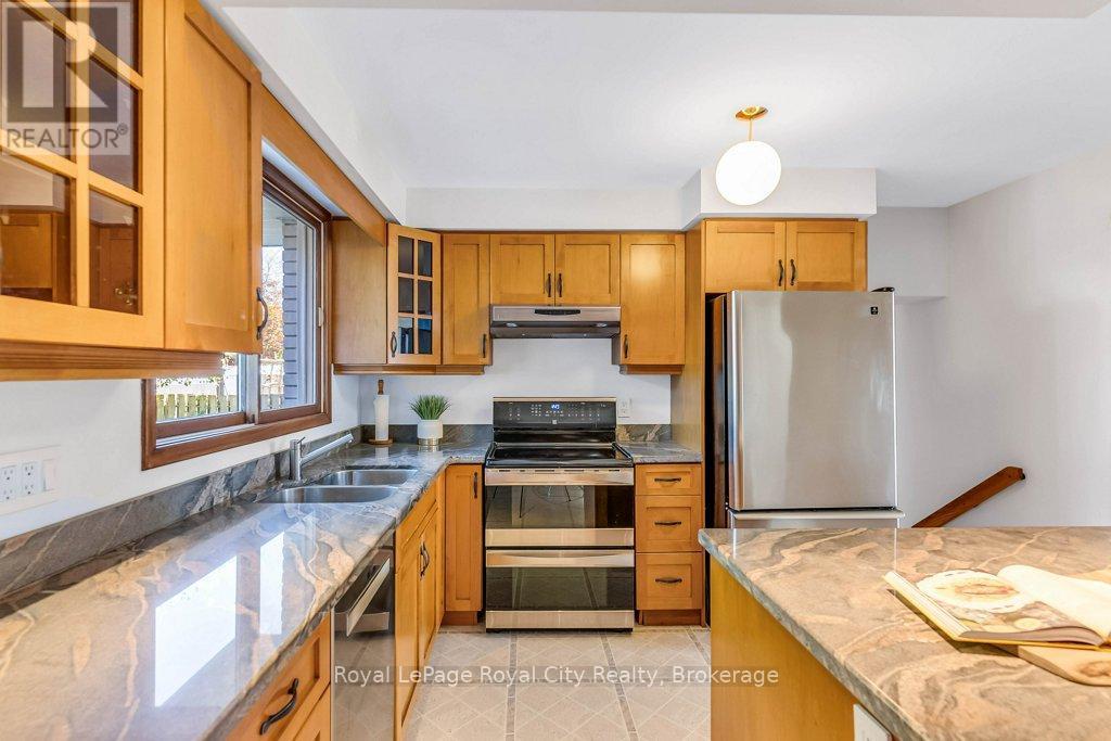 












40 KEATS CRESCENT

,
Guelph (Kortright West),




Ontario
N1G3B2

