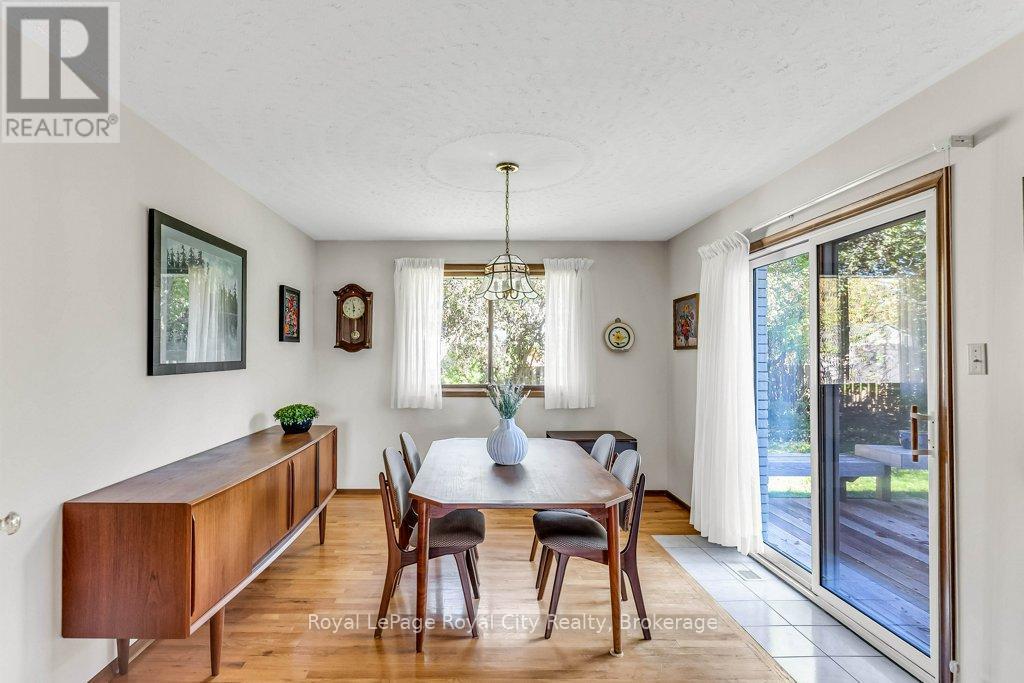 












40 KEATS CRESCENT

,
Guelph (Kortright West),




Ontario
N1G3B2

