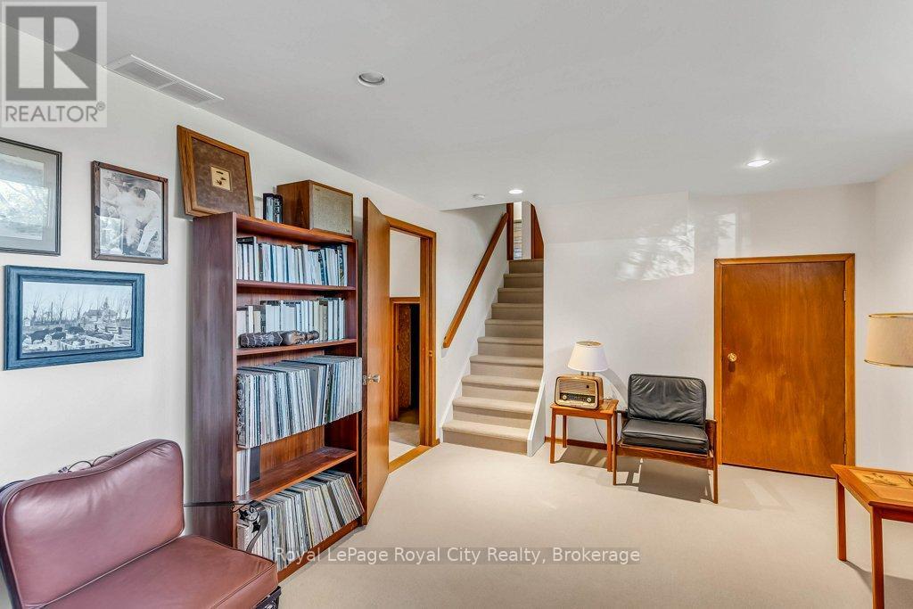 












40 KEATS CRESCENT

,
Guelph (Kortright West),




Ontario
N1G3B2

