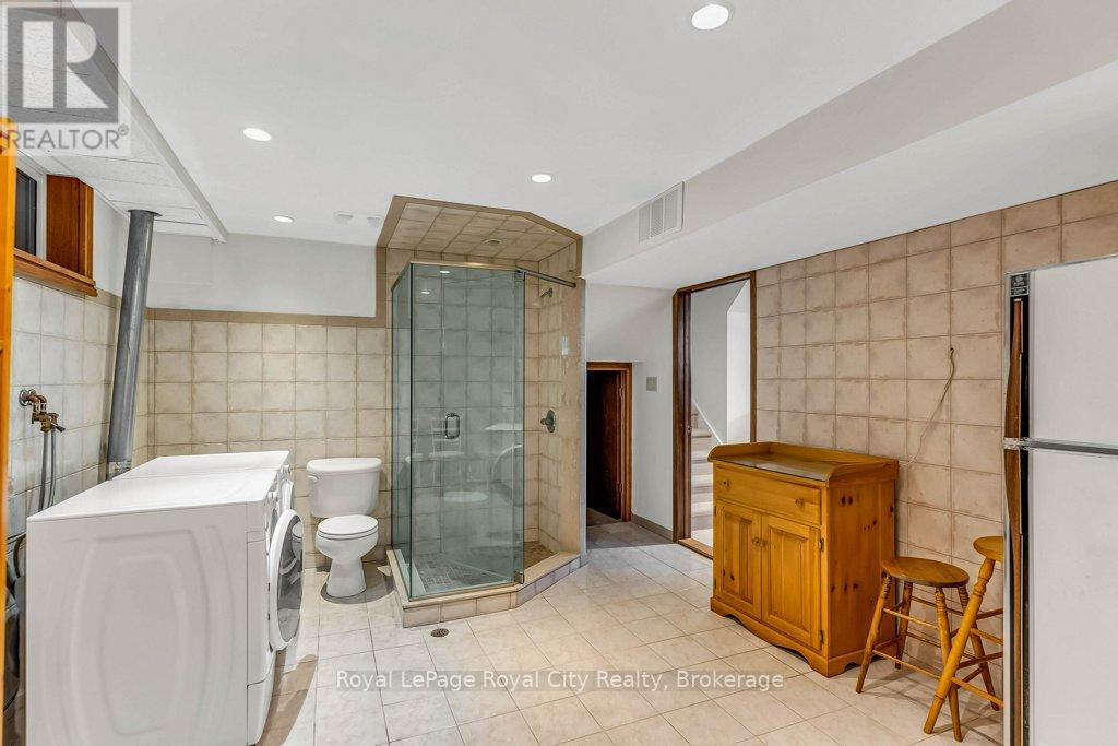 












40 KEATS CRESCENT

,
Guelph (Kortright West),




Ontario
N1G3B2

