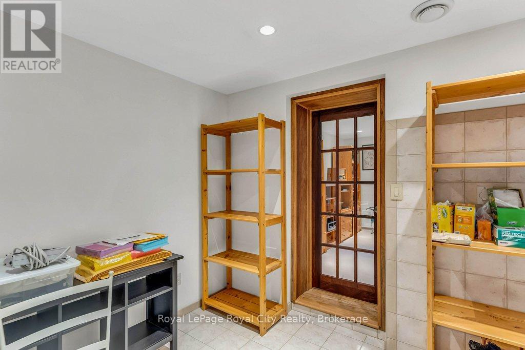 












40 KEATS CRESCENT

,
Guelph (Kortright West),




Ontario
N1G3B2

