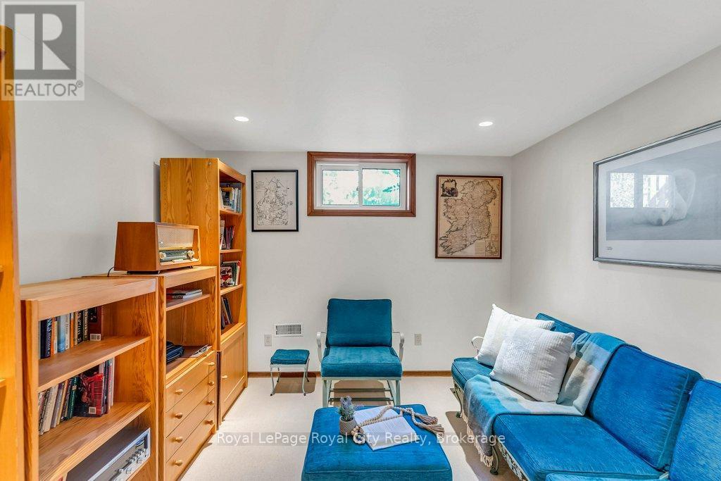 












40 KEATS CRESCENT

,
Guelph (Kortright West),




Ontario
N1G3B2

