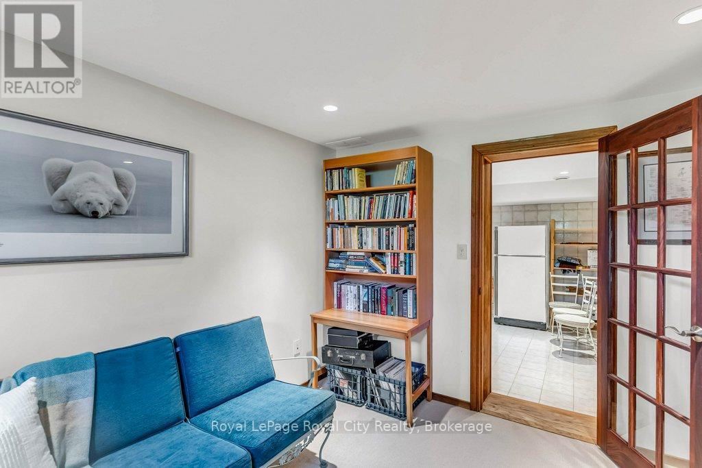 












40 KEATS CRESCENT

,
Guelph (Kortright West),




Ontario
N1G3B2

