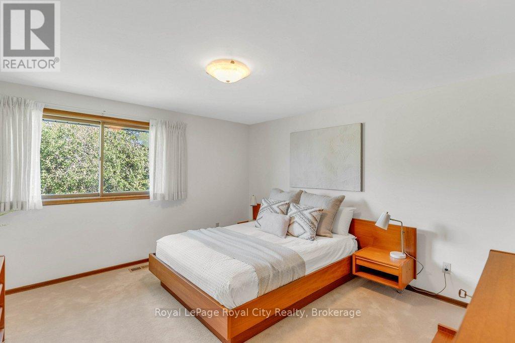 












40 KEATS CRESCENT

,
Guelph (Kortright West),




Ontario
N1G3B2

