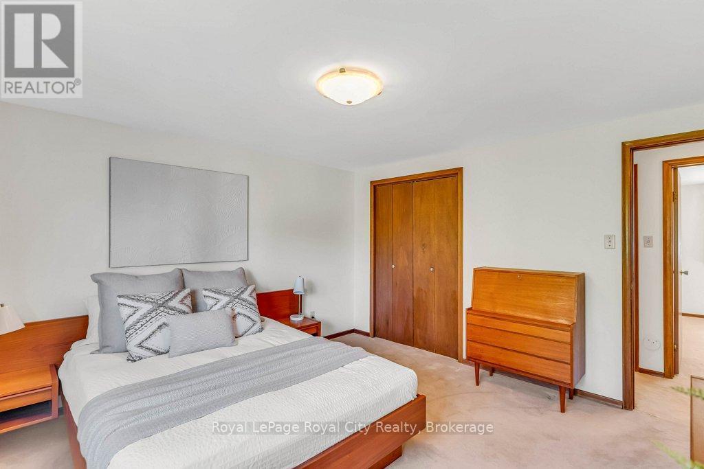 












40 KEATS CRESCENT

,
Guelph (Kortright West),




Ontario
N1G3B2

