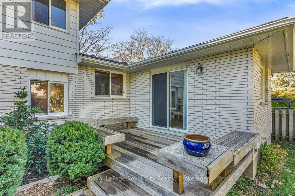 












40 KEATS CRESCENT

,
Guelph (Kortright West),




Ontario
N1G3B2

