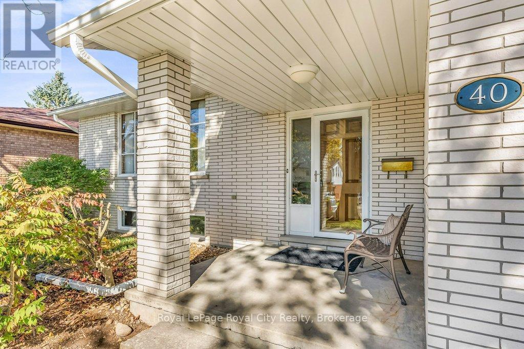 












40 KEATS CRESCENT

,
Guelph (Kortright West),




Ontario
N1G3B2

