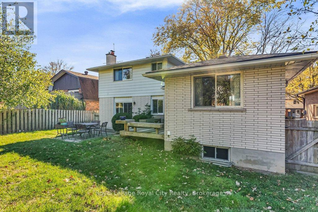 












40 KEATS CRESCENT

,
Guelph (Kortright West),




Ontario
N1G3B2

