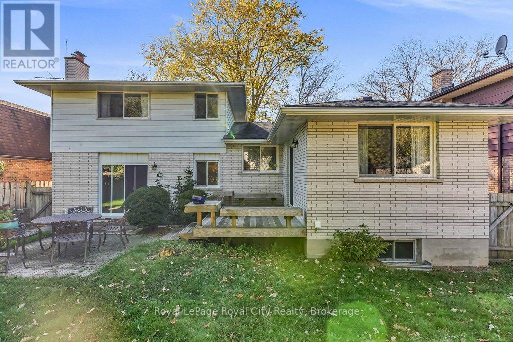 












40 KEATS CRESCENT

,
Guelph (Kortright West),




Ontario
N1G3B2

