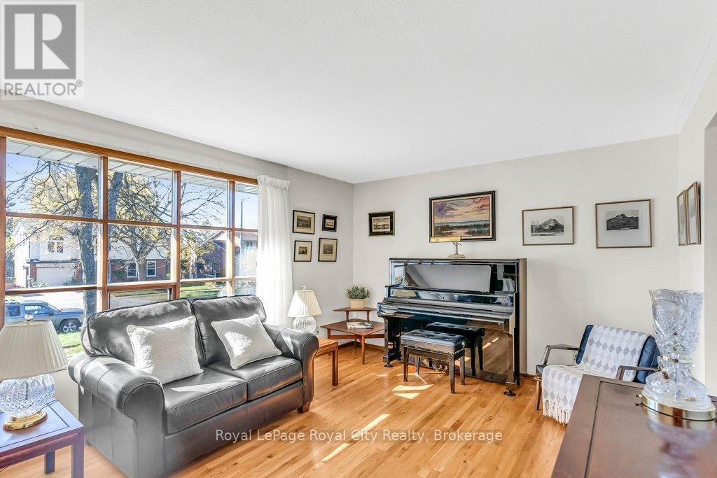 












40 KEATS CRESCENT

,
Guelph (Kortright West),




Ontario
N1G3B2

