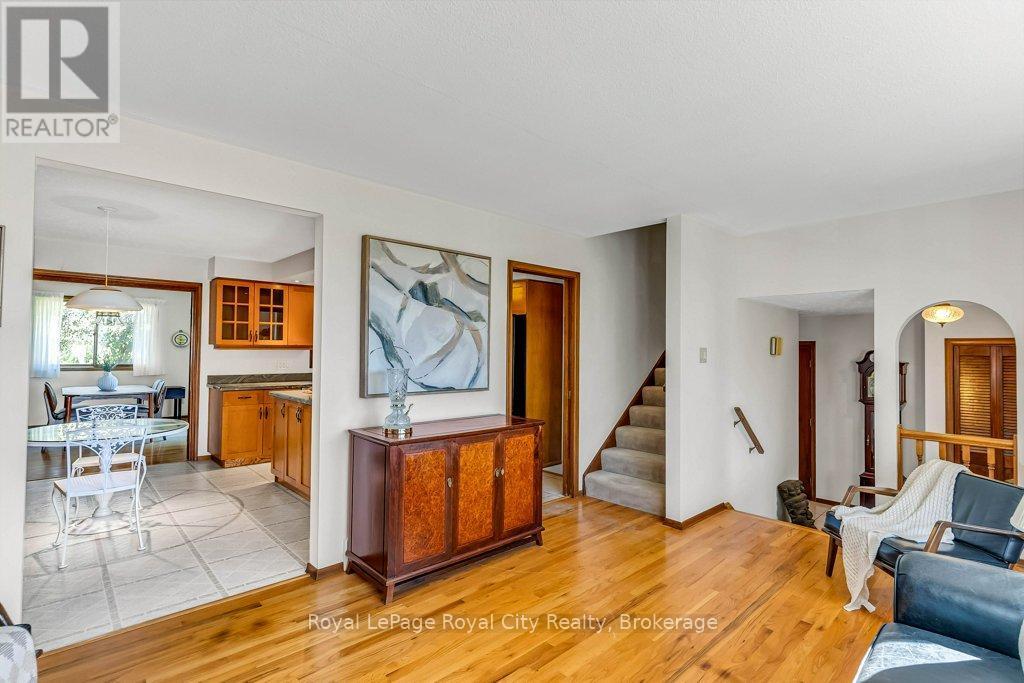 












40 KEATS CRESCENT

,
Guelph (Kortright West),




Ontario
N1G3B2

