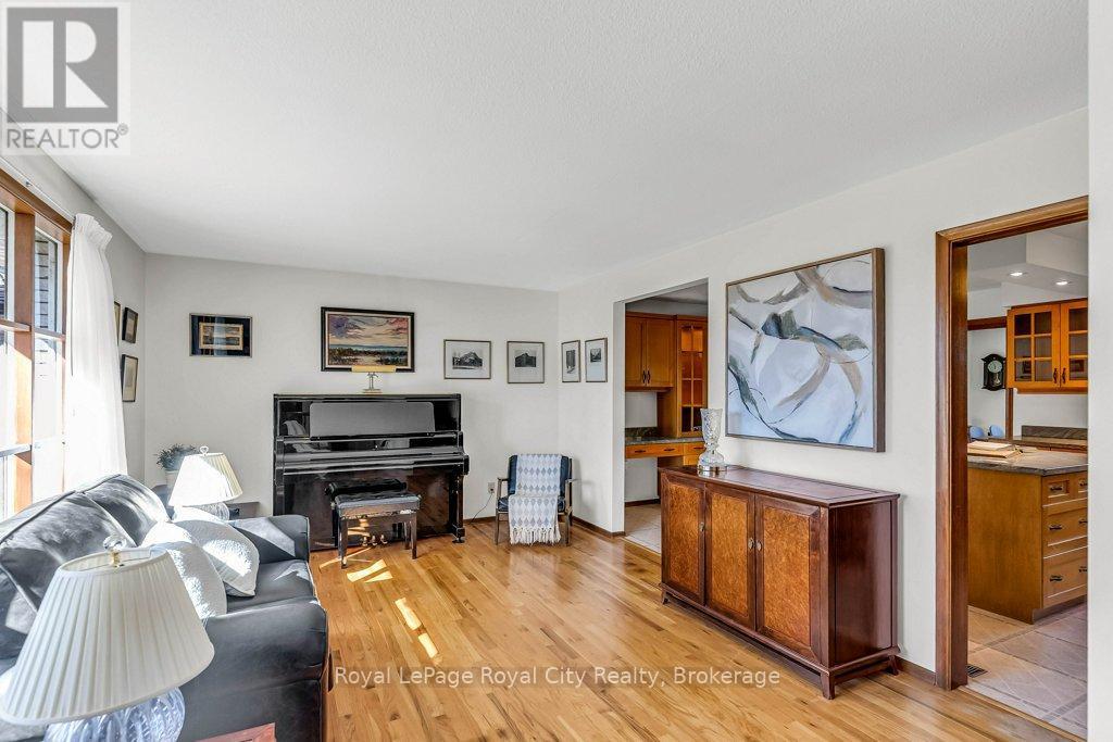 












40 KEATS CRESCENT

,
Guelph (Kortright West),




Ontario
N1G3B2

