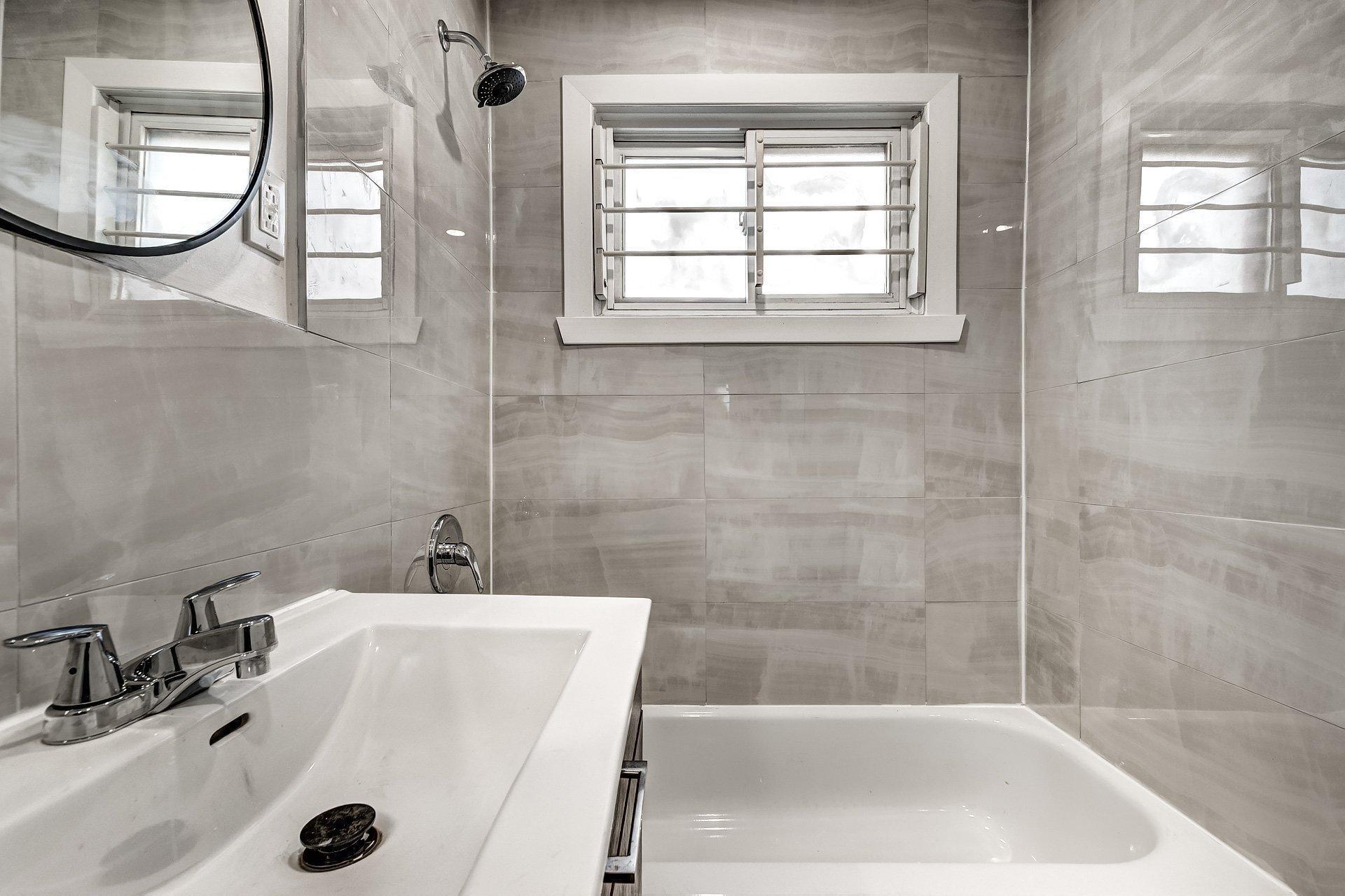 









44


Rue Brodeur

,
Longueuil (Le Vieux-Longueuil),




QC
J4J2S1

