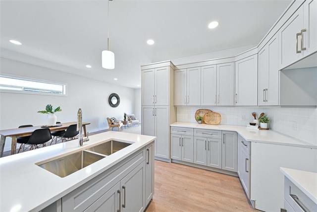 









21


Morning Glory

WAY,
Dugald,




MB
R5P 0G3

