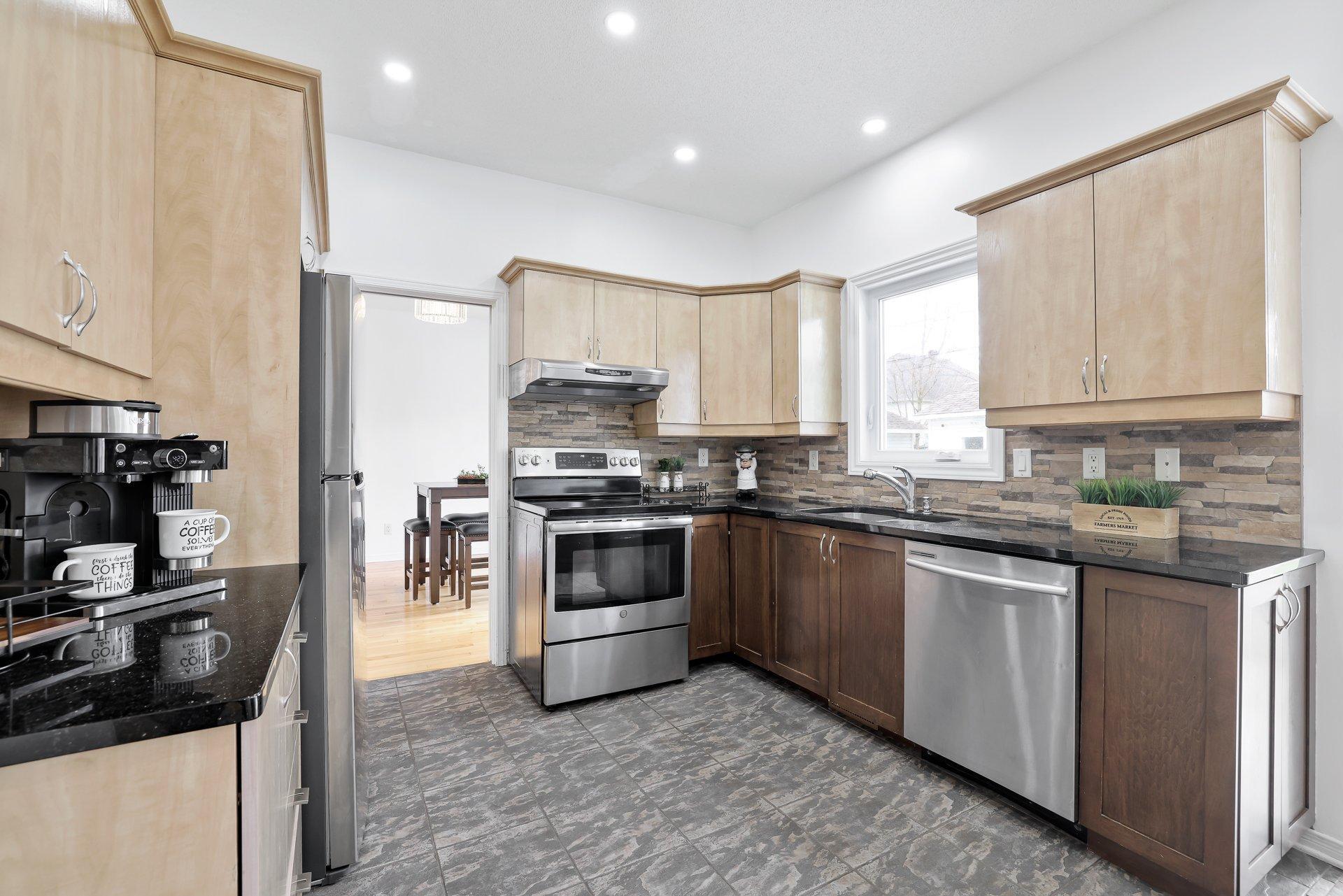 









4


Rue Molière

,
Gatineau (Aylmer),




QC
J9J2R5

