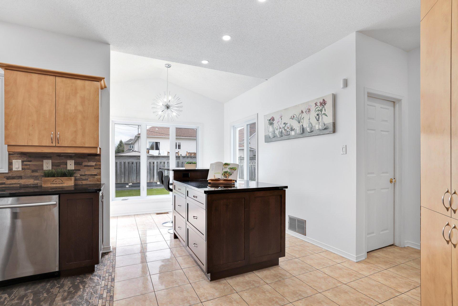 









4


Rue Molière

,
Gatineau (Aylmer),




QC
J9J2R5

