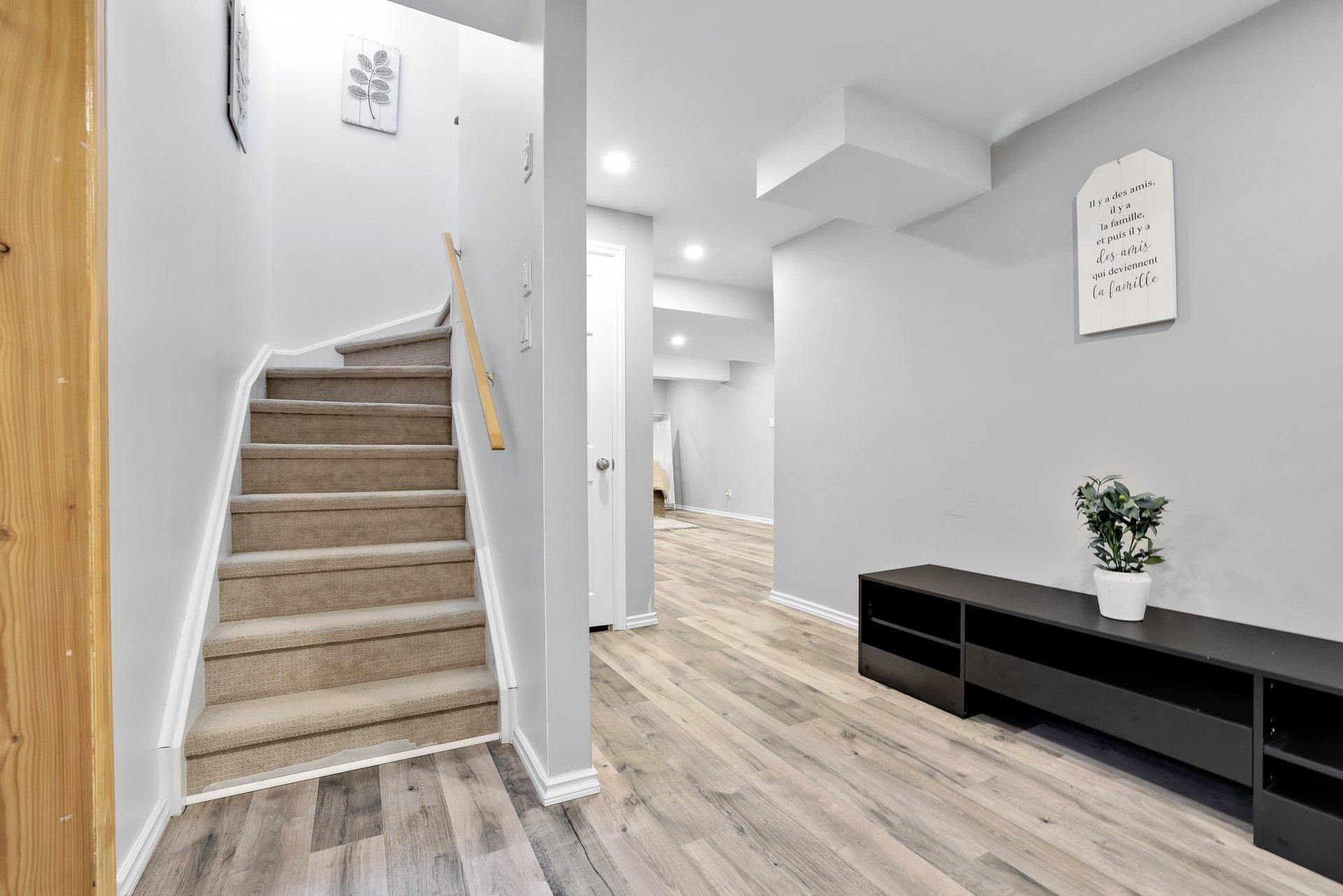 









4


Rue Molière

,
Gatineau (Aylmer),




QC
J9J2R5

