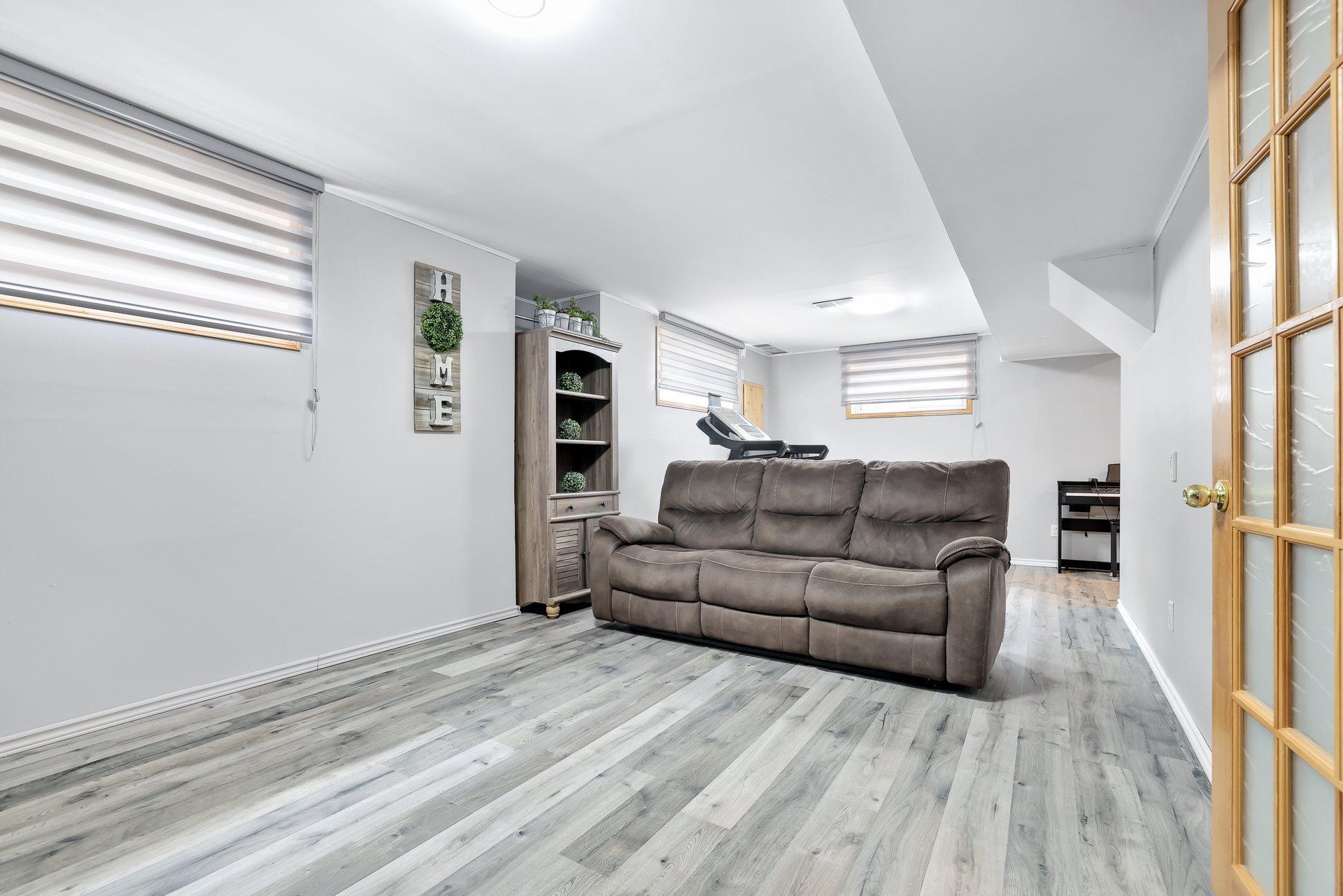 









4


Rue Molière

,
Gatineau (Aylmer),




QC
J9J2R5

