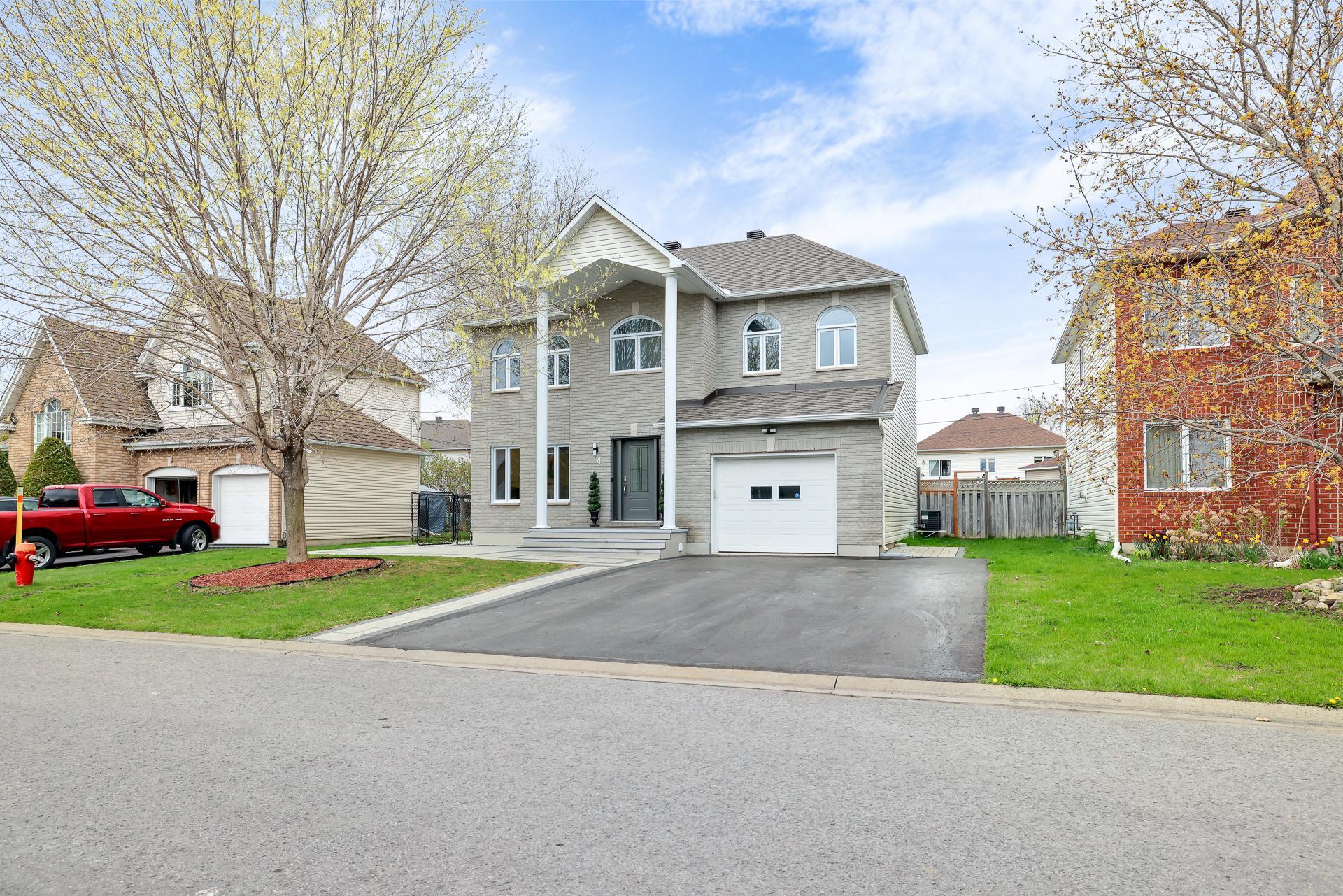 









4


Rue Molière

,
Gatineau (Aylmer),




QC
J9J2R5

