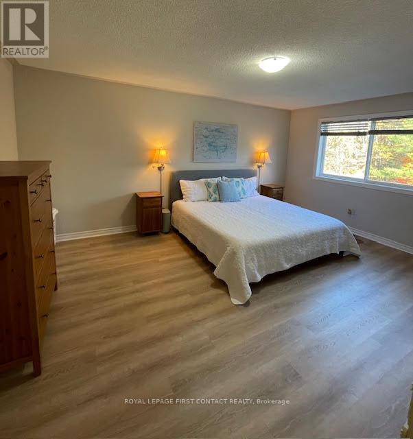 












26 KENWELL CRESCENT

,
Barrie,




Ontario
L4N0A4

