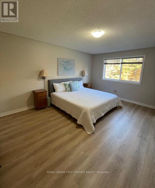 












26 KENWELL CRESCENT

,
Barrie,




Ontario
L4N0A4

