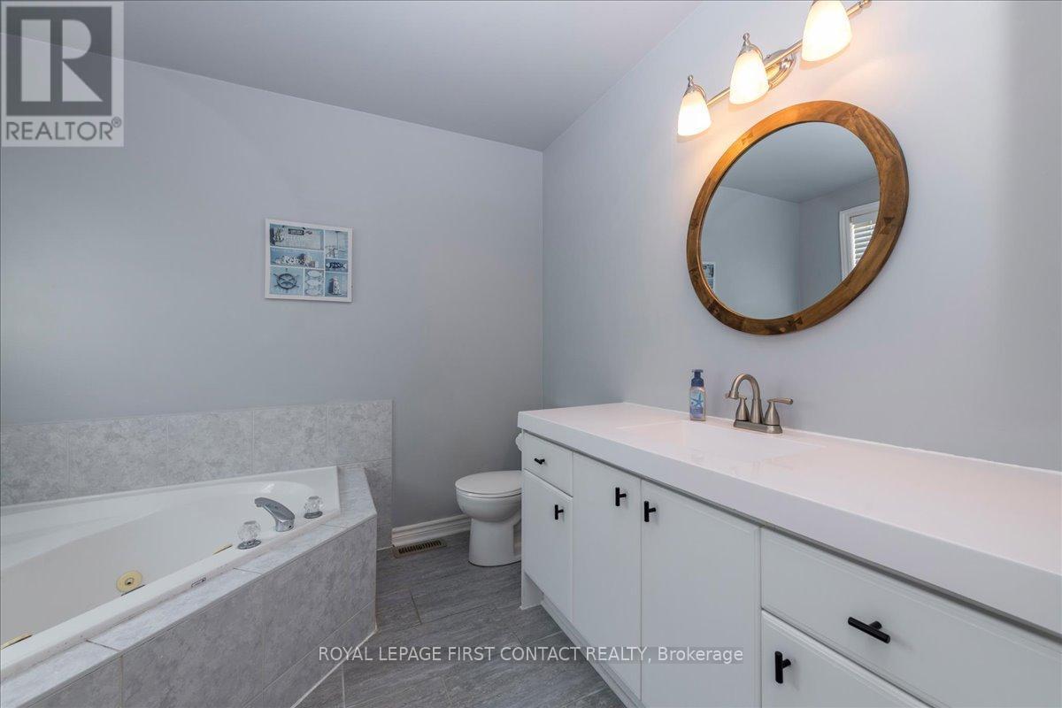 












26 KENWELL CRESCENT

,
Barrie,




Ontario
L4N0A4

